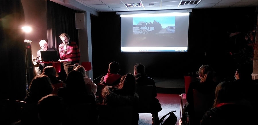 3epm_jeunes_en_librairie_mediatheque_chanson_engagee_02.jpg Thumbnail